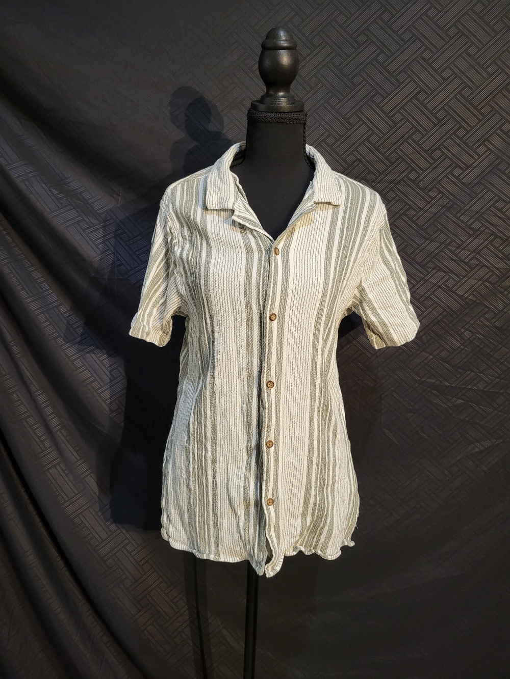 DISTORTION Men's Havana Green & Cream Textured Striped Button Down Shirt Large
